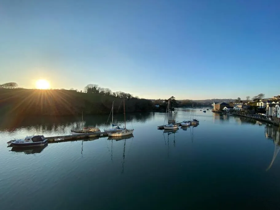 1 The Boatyard - Water fronted, town location & parking for 2 cars - Photo 3