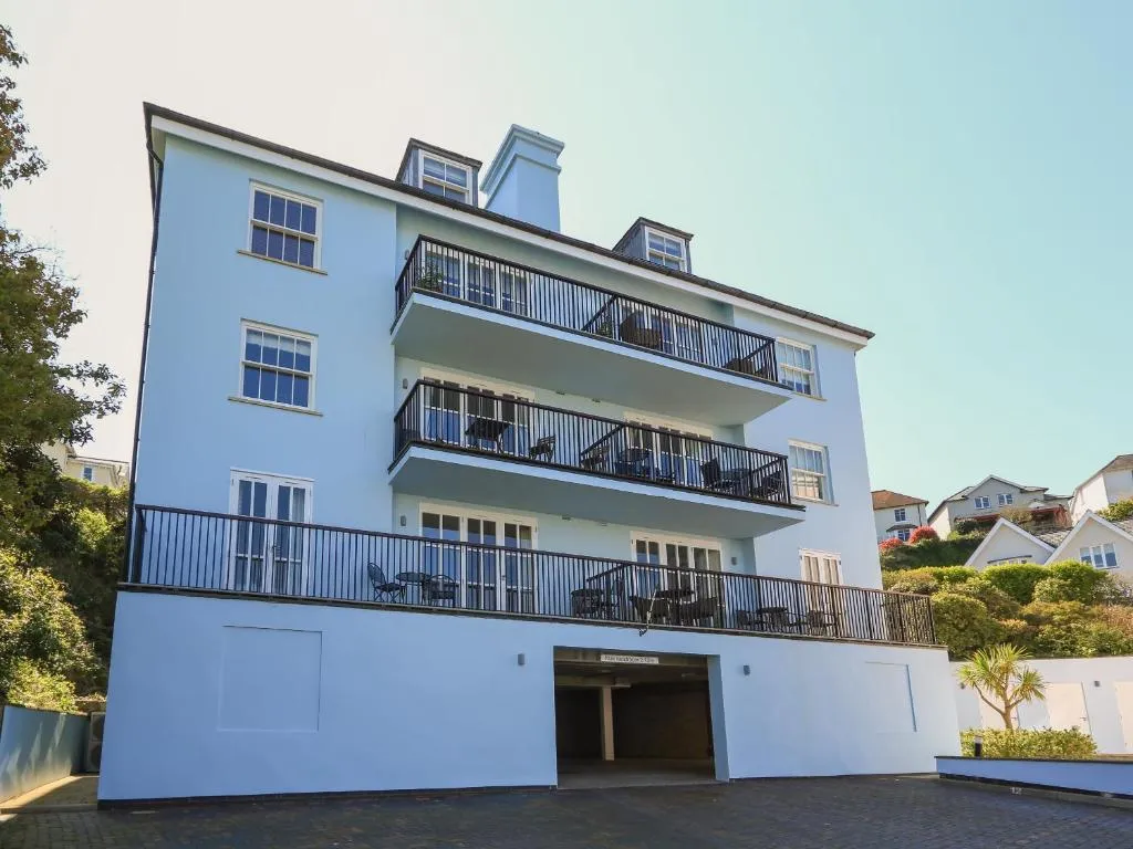 15 Combehaven - Photo 2