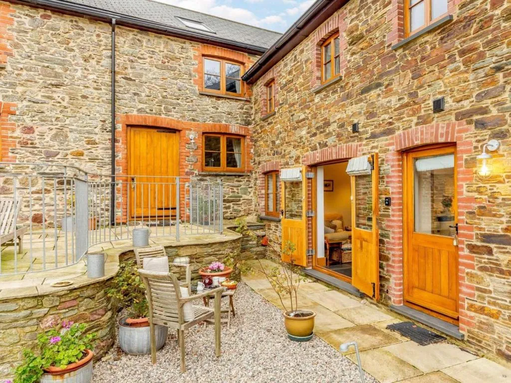 Burton Farm — Two-Bedroom (Sleeps 3)