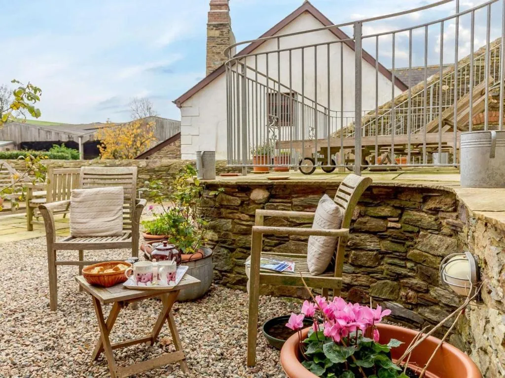 Burton Farm — Two-Bedroom (Sleeps 3) - Photo 5