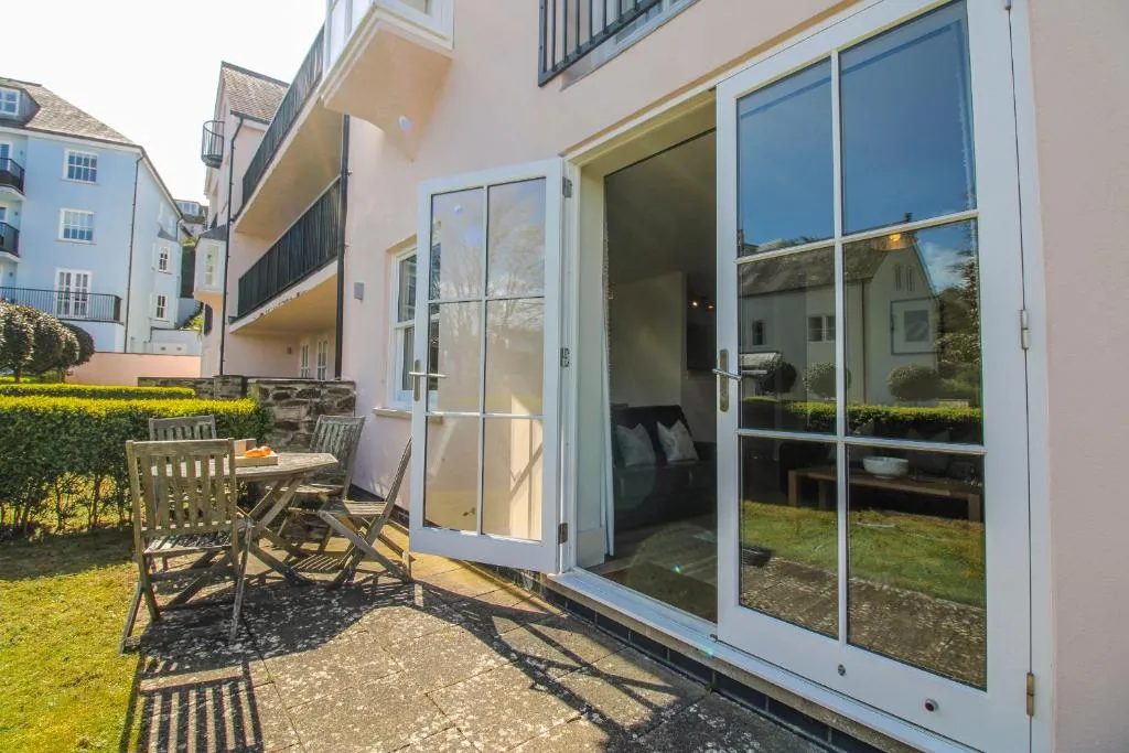 3 Combehaven - Photo 3
