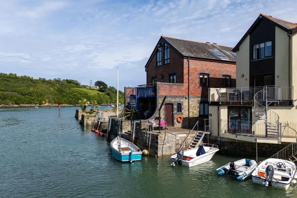 3 Cookes Quay