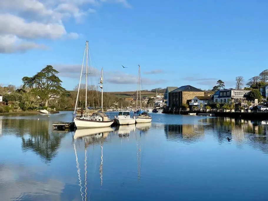 3 The Boatyard - Luxurious waterside 4 bed townhouse, lift, parking - Photo 3