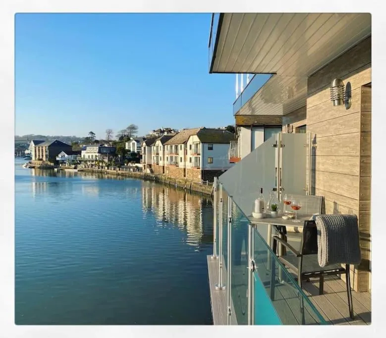 3 The Boatyard - Luxurious waterside 4 bed townhouse, lift, parking - Photo 5