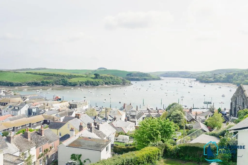 5 Glenthorne-Cosy Retreat - Harbour View & Parking - Photo 2