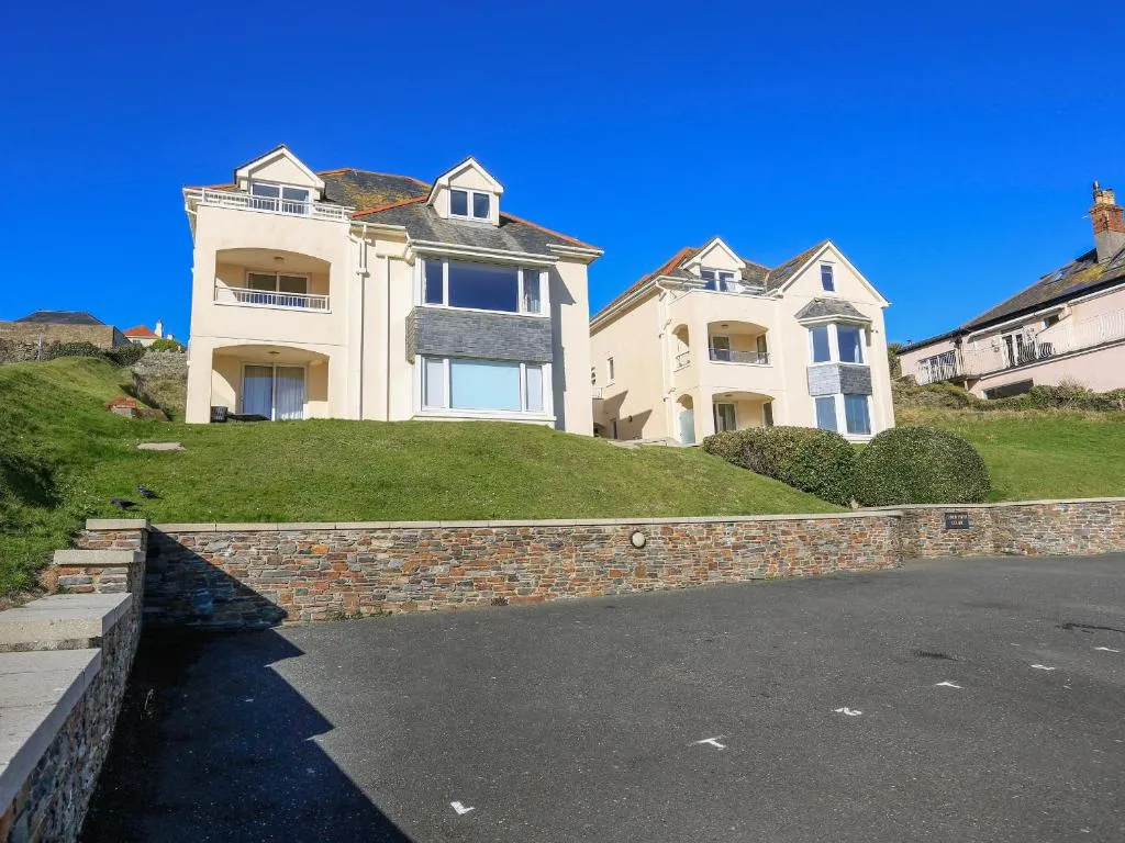 6 Chichester Court - Photo 3