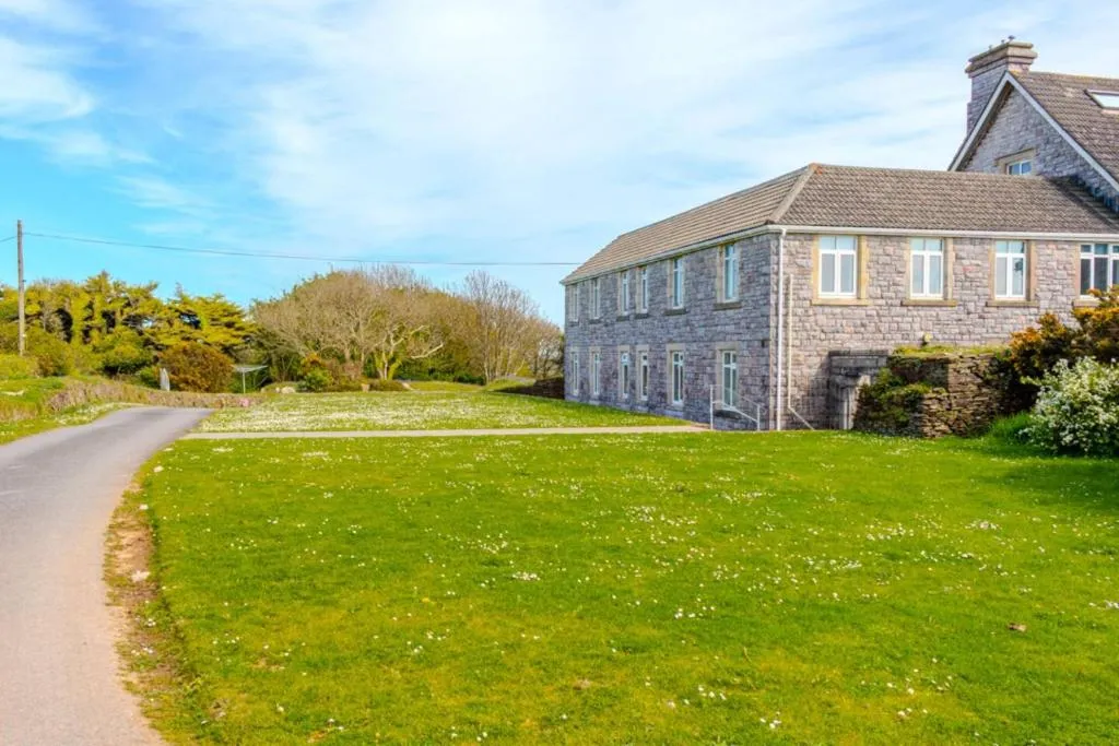 9 The Downs, Thurlestone overlooking Burgh Island - Photo 2