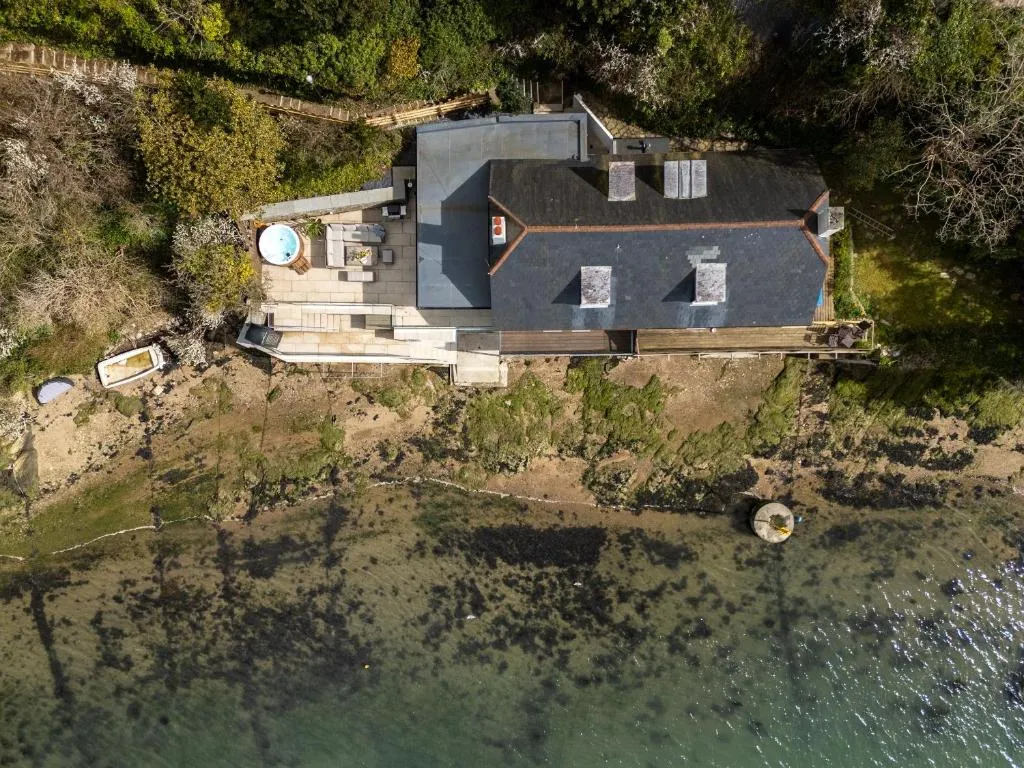 Anchor Boathouse - Photo 4