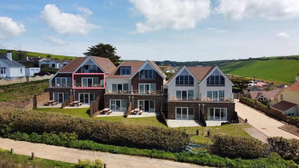 Apartment 13, Willow Cove