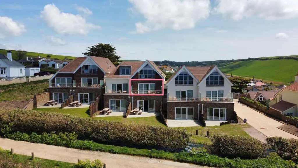 Apartment 8, Forest Cove