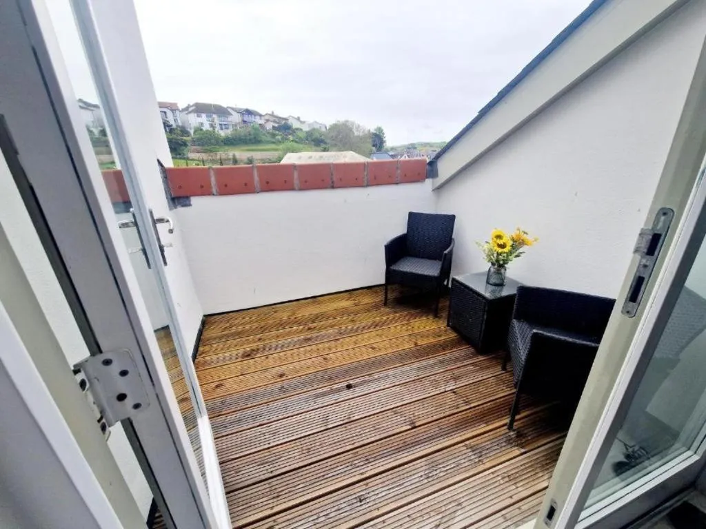 Apartment Sleeps 4 with Balcony and Parking - Photo 2