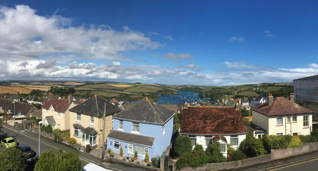 Beautiful Salcombe Home - great views-free parking