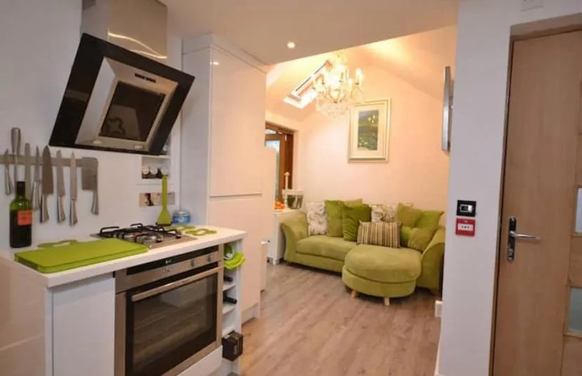 Compact, central apartment, dog friendly. - Photo 4