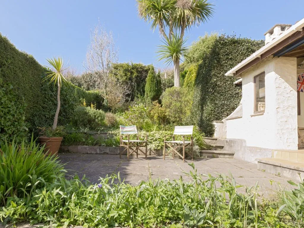 End House - Photo 4