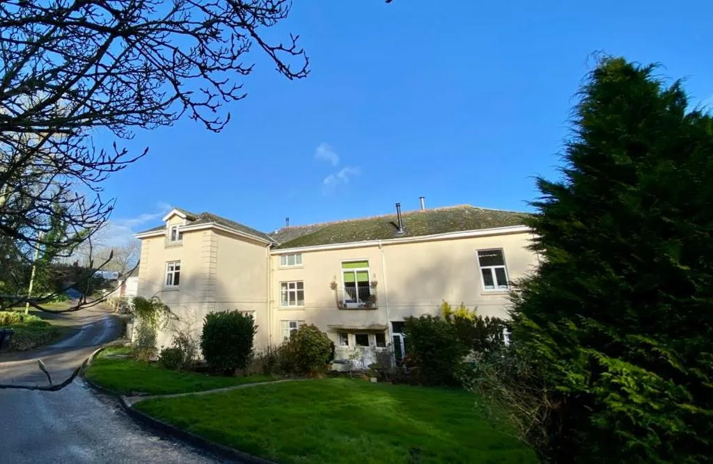 Halwell House - A Spacious Quiet Apartment
