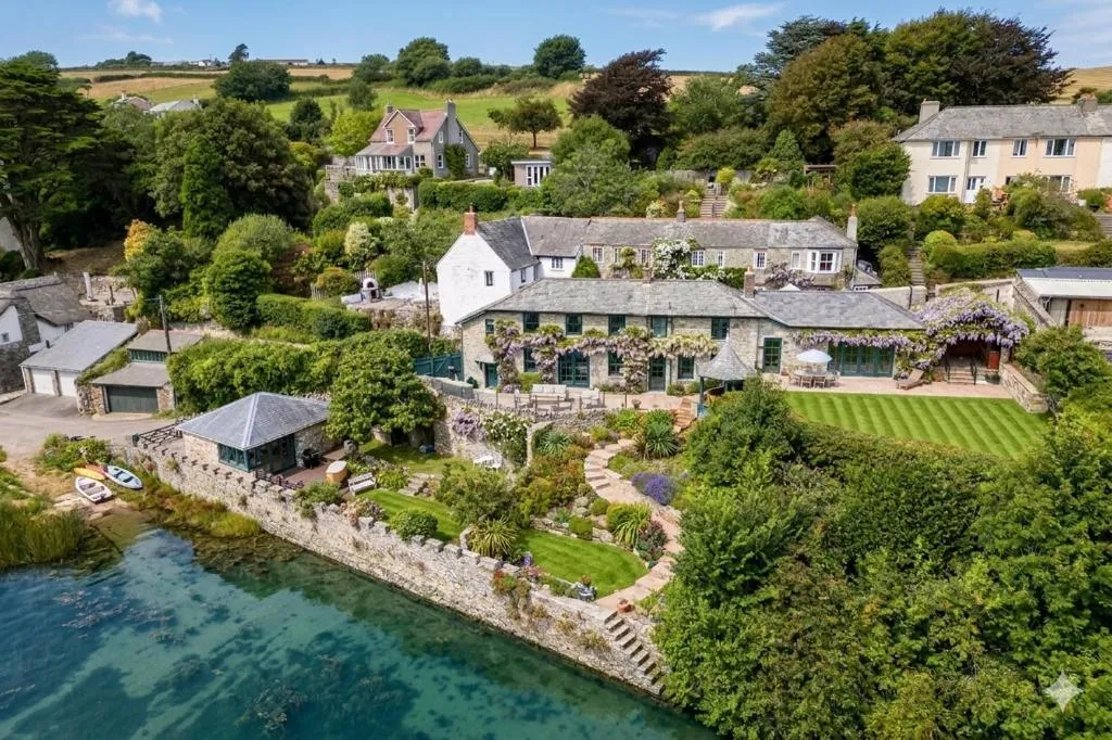 Manor House, Salcombe, sleeps 6, with parking - Photo 2