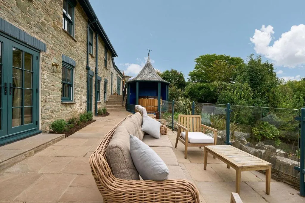 Manor House, Salcombe, sleeps 6, with parking - Photo 3