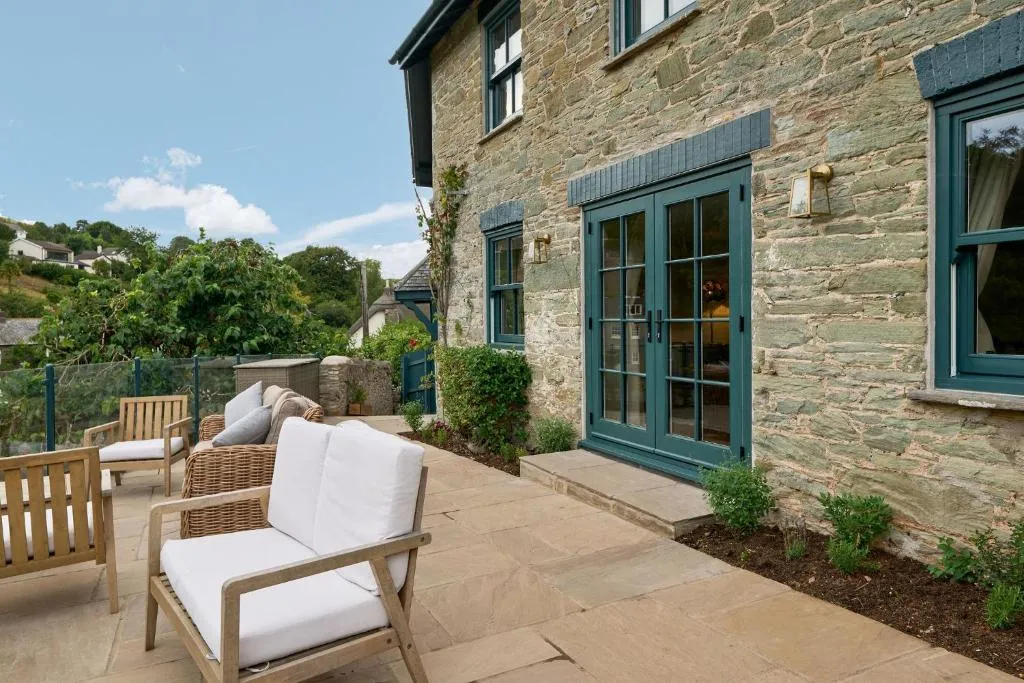 Manor House, Salcombe, sleeps 6, with parking - Photo 4