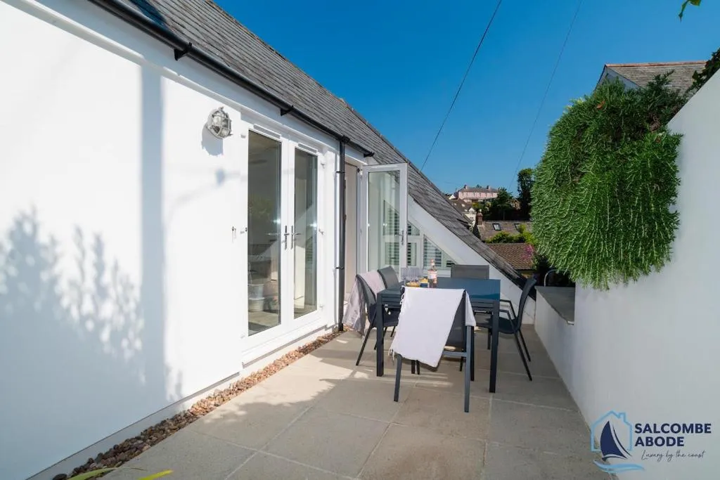 Mudlark - Boutique Style Coastal Cottage Gem