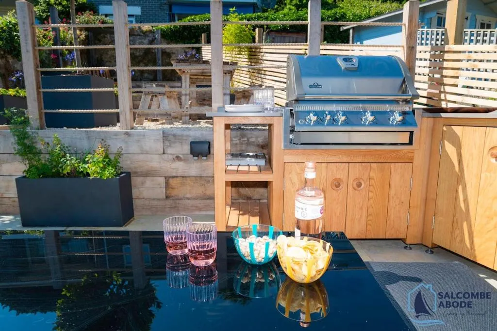 Mudlark - Boutique Style Coastal Cottage Gem - Photo 5