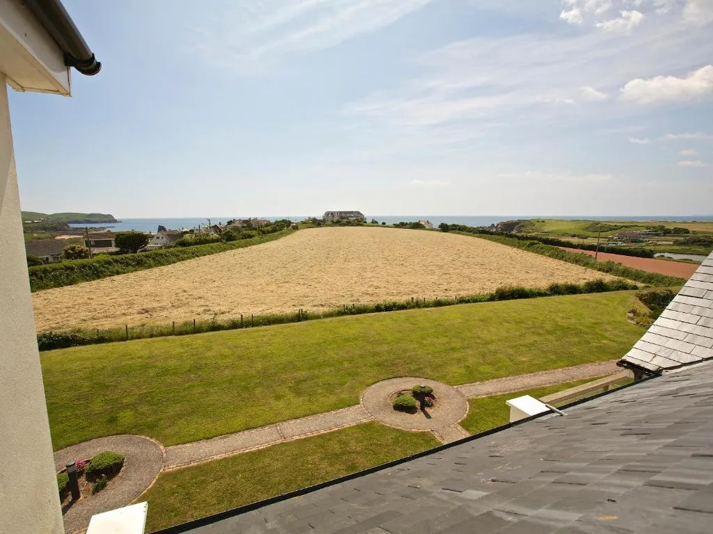 Ocean View Apartment - Photo 4