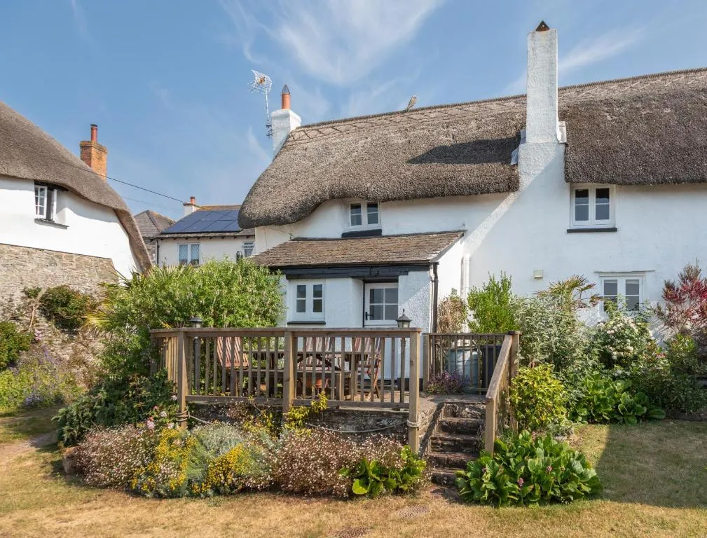 Rose Thatch