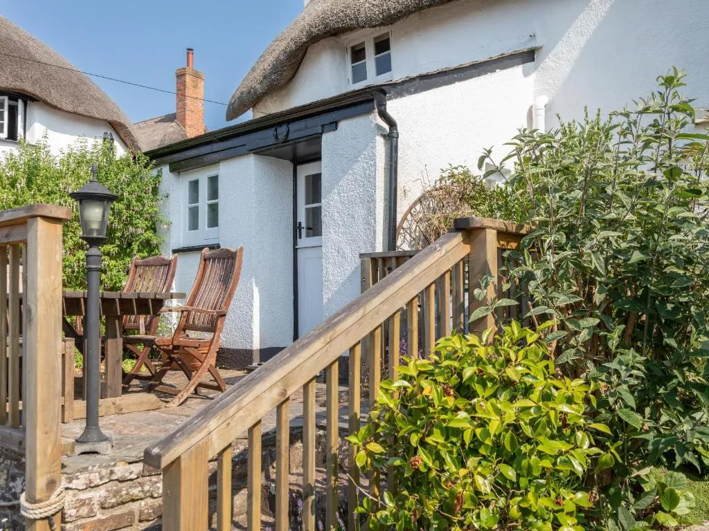 Rose Thatch - Photo 2