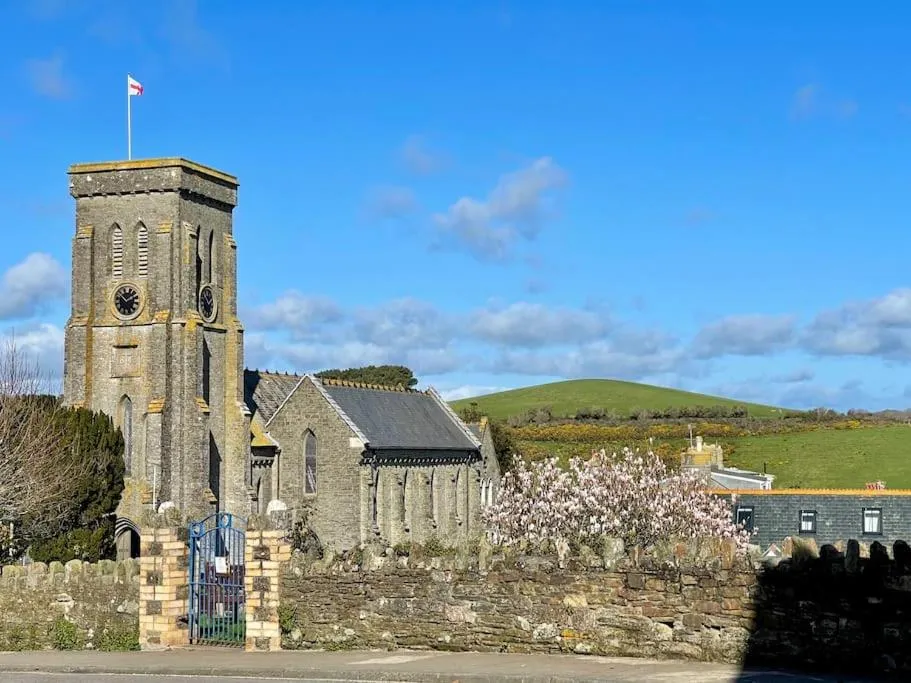 Salcombe - 2 bedroom flat, fantastic harbour views - Photo 2