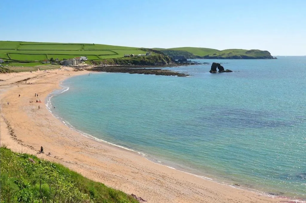 Sea Reach, Thurlestone, sleeps 8 - Photo 4