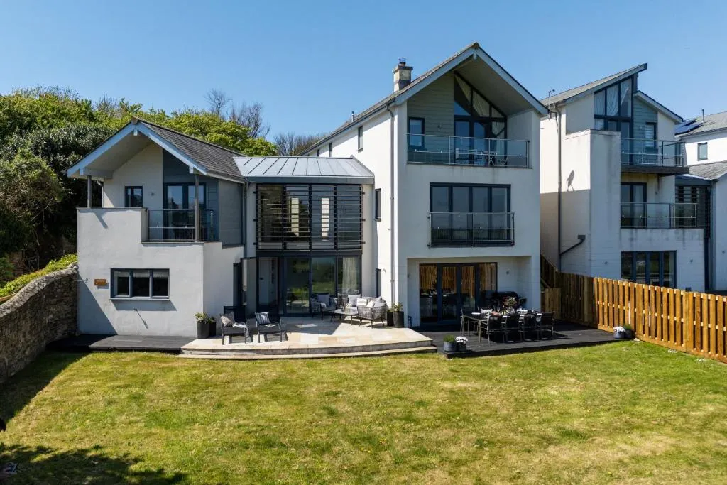 Seafern House