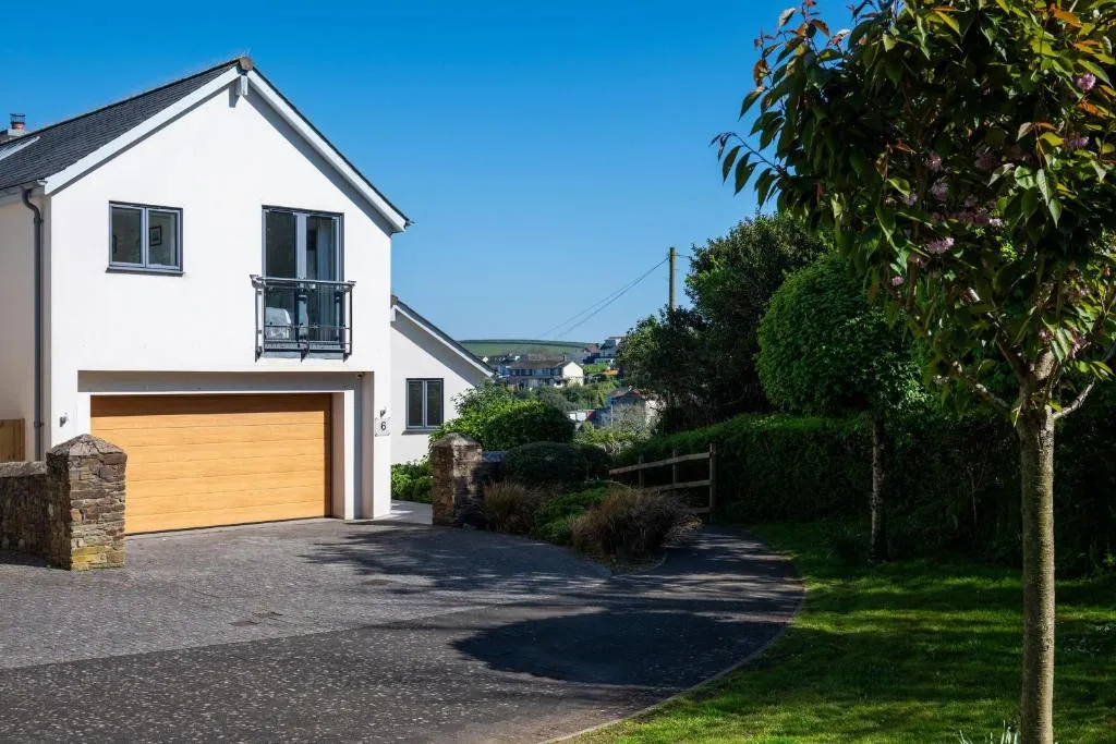 Seafern House - Photo 3