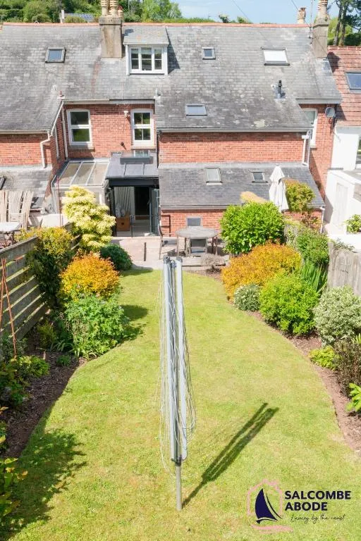 Stylish Coastal 3 Bed Haven - Close to town - Photo 5