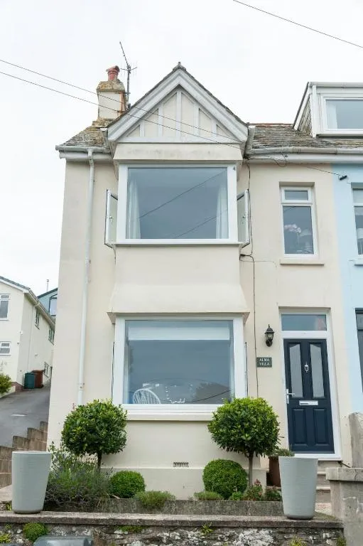 Stylish Coastal Living - Prime Location, Garden and Parking - Photo 2