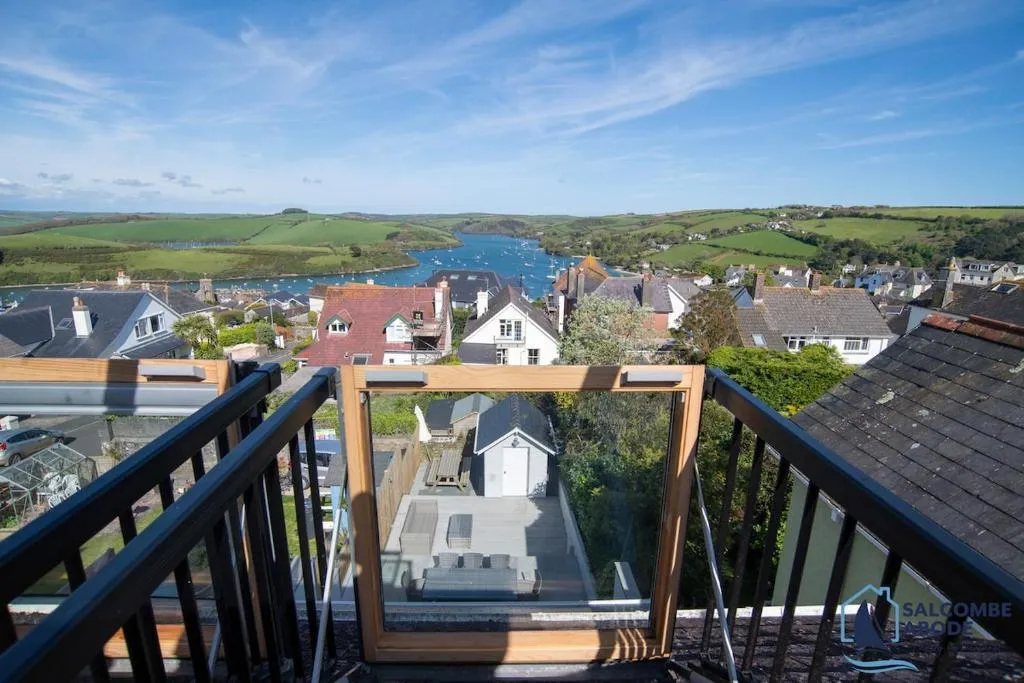 Stylish Sanctuary - Estuary Views - Outside Space - Photo 3