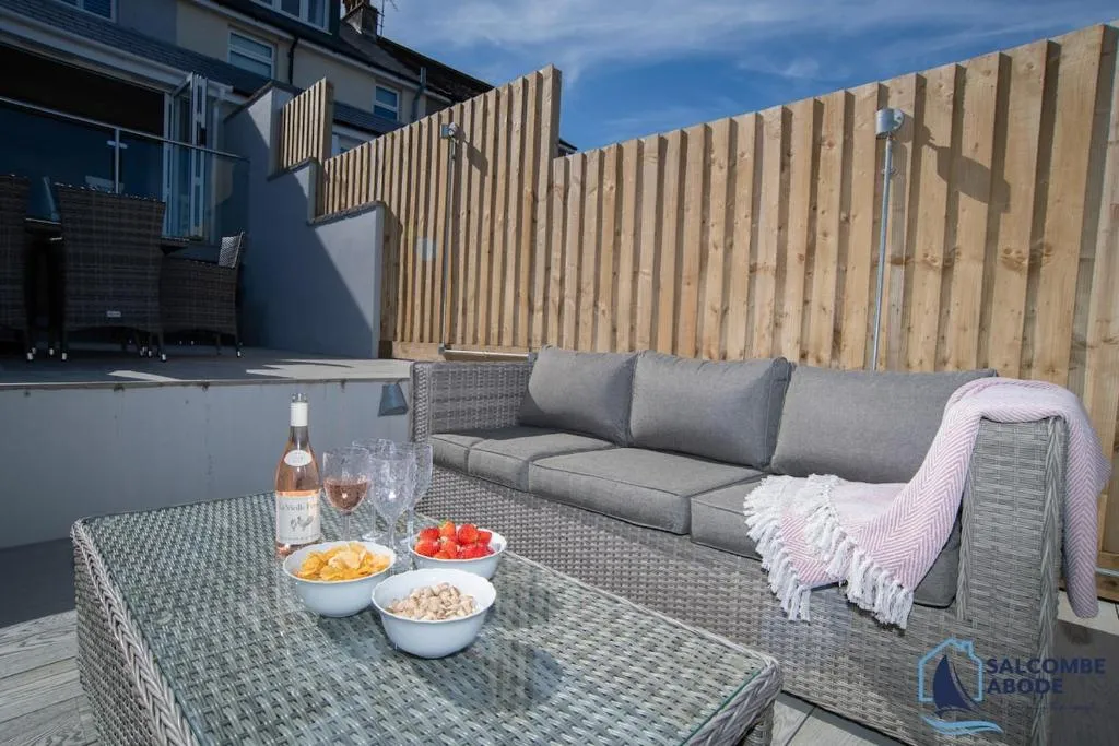 Stylish Sanctuary - Estuary Views - Outside Space - Photo 4