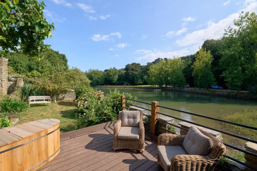 The Boathouse - Salcombe - Spring Time Tiny Home - Photo 3