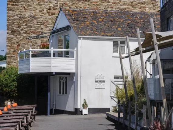 The Boathouse - Photo 2