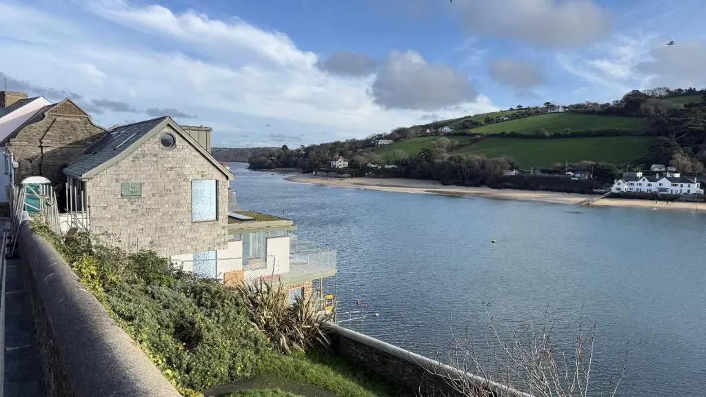 The Cabin - Hidden Retreat in the Heart of Salcombe - Photo 2