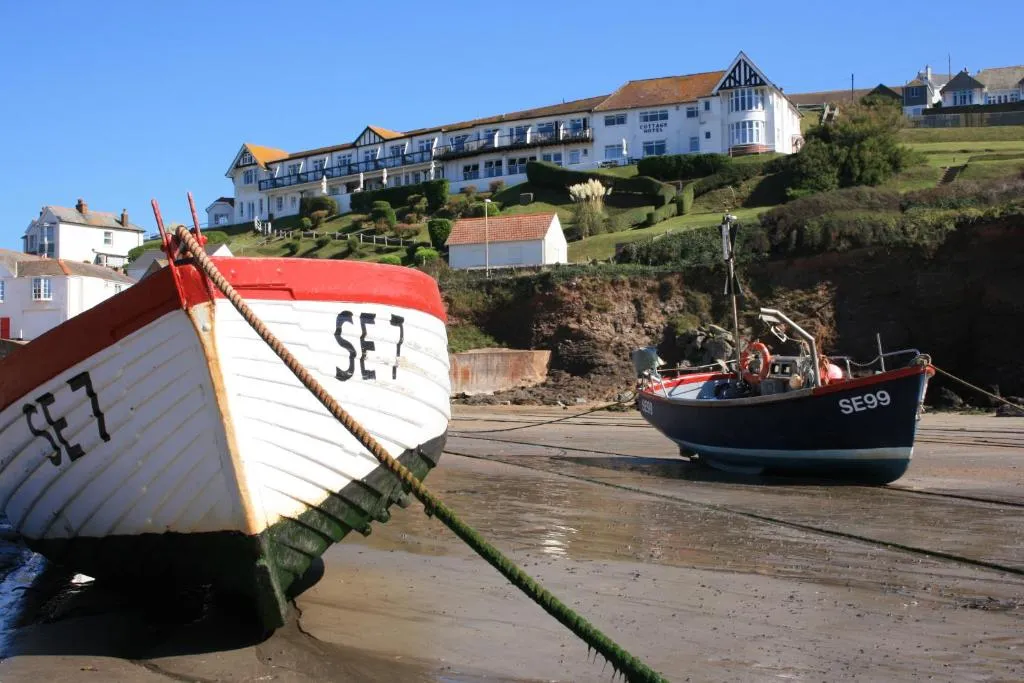 The Cottage Hotel - Photo 3