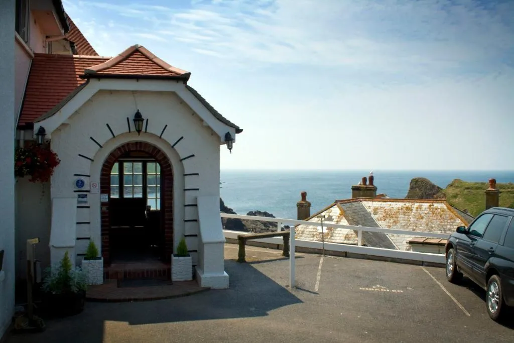 The Cottage Hotel - Photo 4