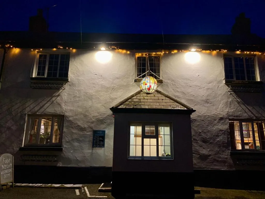 The Globe Inn - Photo 2