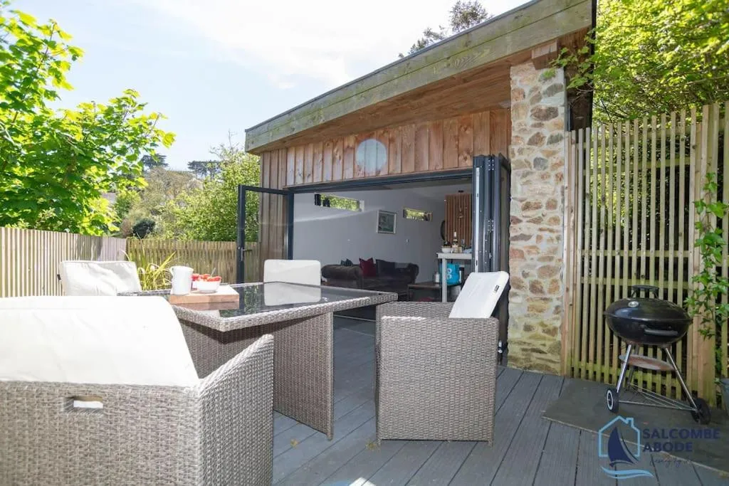 The Hideout-Boutique Cabin, Estuary View & Parking - Photo 5