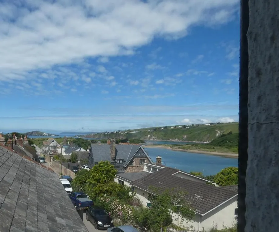 The Sloop Inn - Photo 4