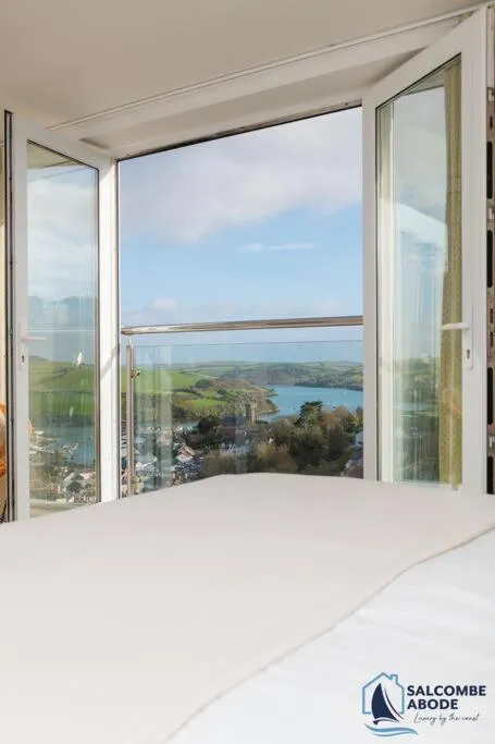 Ultimate Coastal Escape - Stylish & Estuary Views - Photo 2