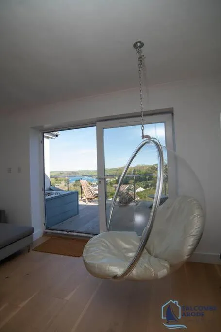 Ultimate Coastal Escape - Stylish & Estuary Views - Photo 3