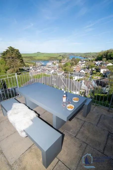 Ultimate Coastal Escape - Stylish & Estuary Views - Photo 4