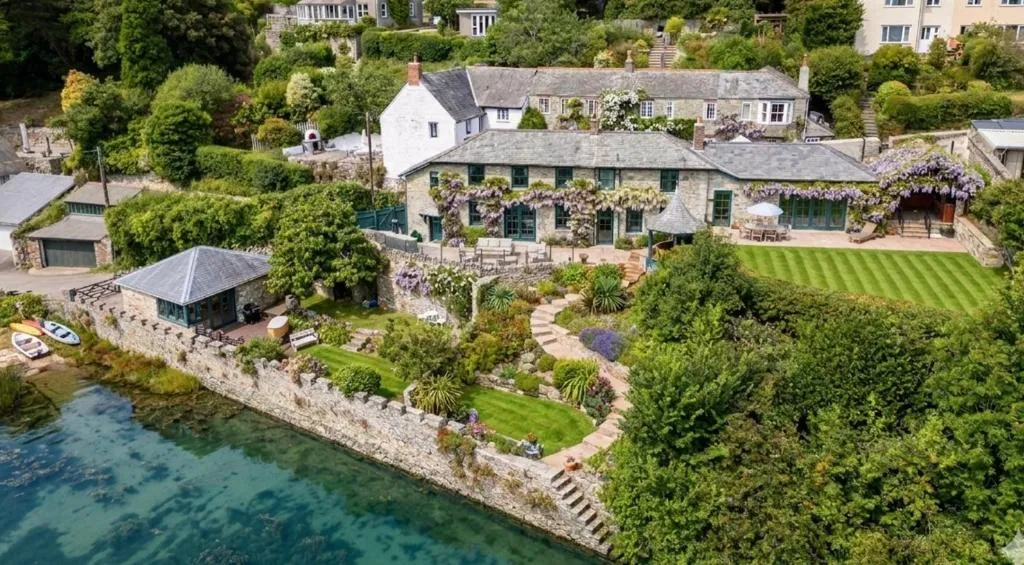 Waterside Manor and Boathouse , Salcombe - Sleeps 8 with parking